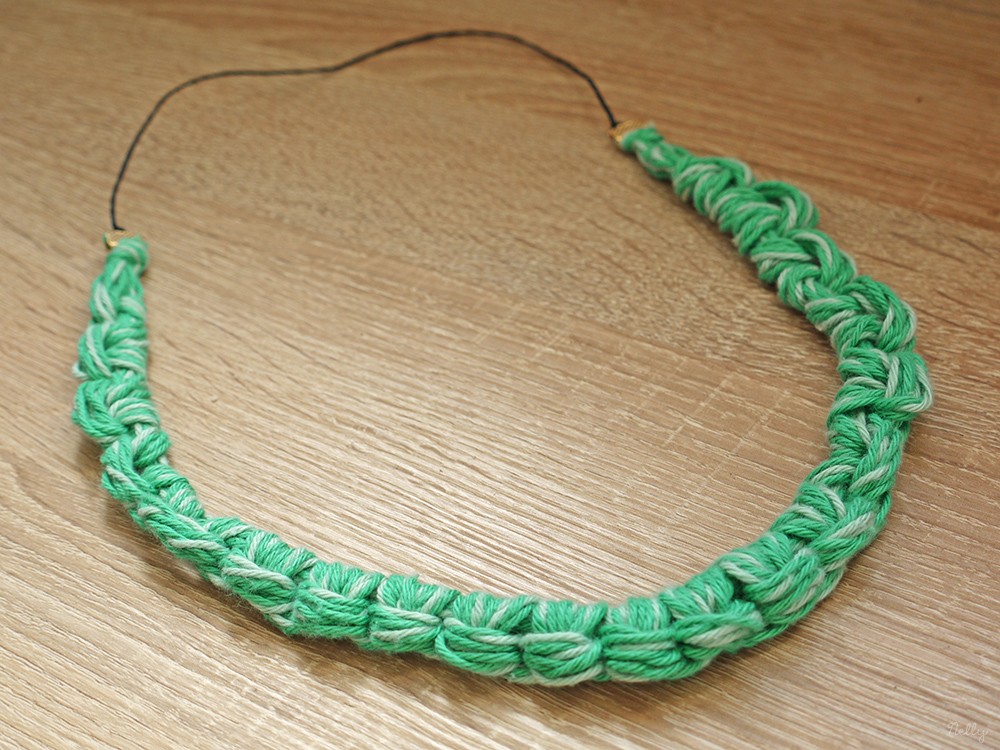 DIY : un collier noué en laine
