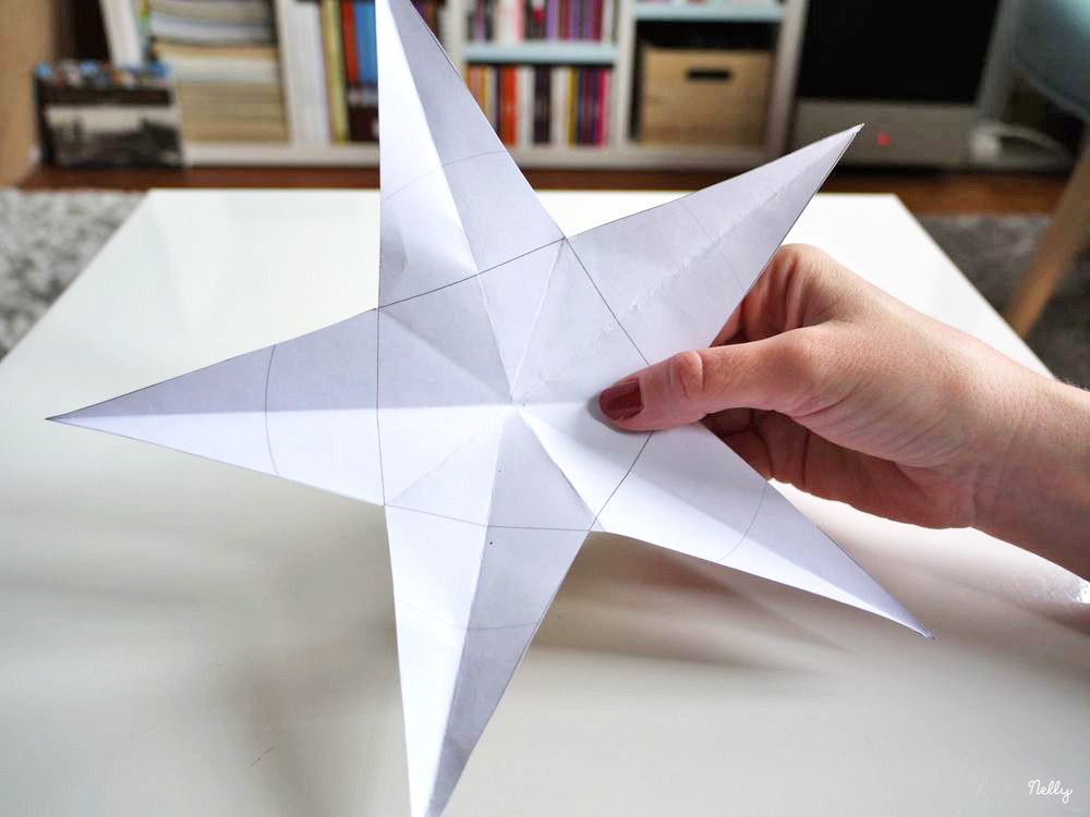 DIY de Noël : une étoile en papier plié