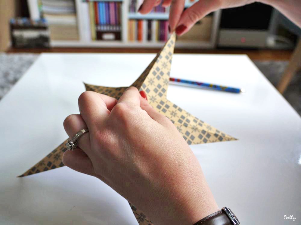 DIY de Noël : une étoile en papier plié