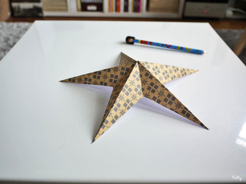 DIY de Noël : une étoile en papier plié