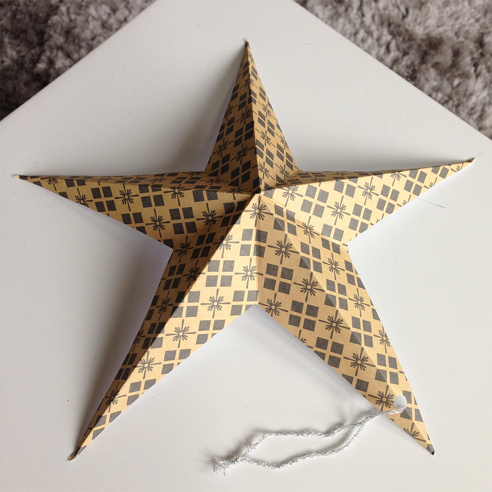 DIY de Noël : une étoile en papier plié