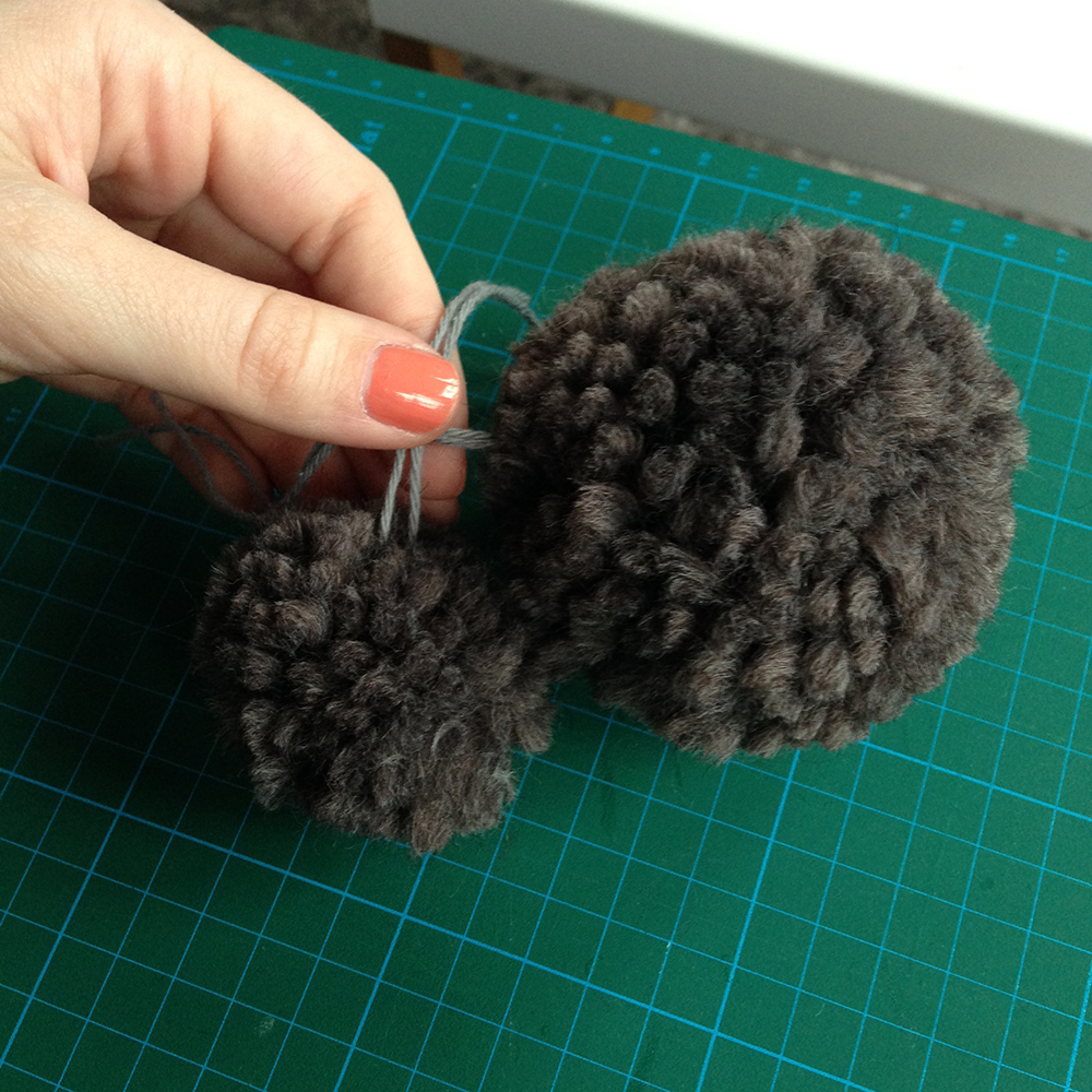 DIY : un lapin pompon pour Pâques