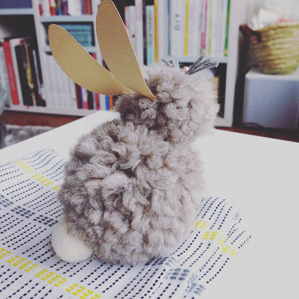 DIY : un lapin pompon pour Pâques