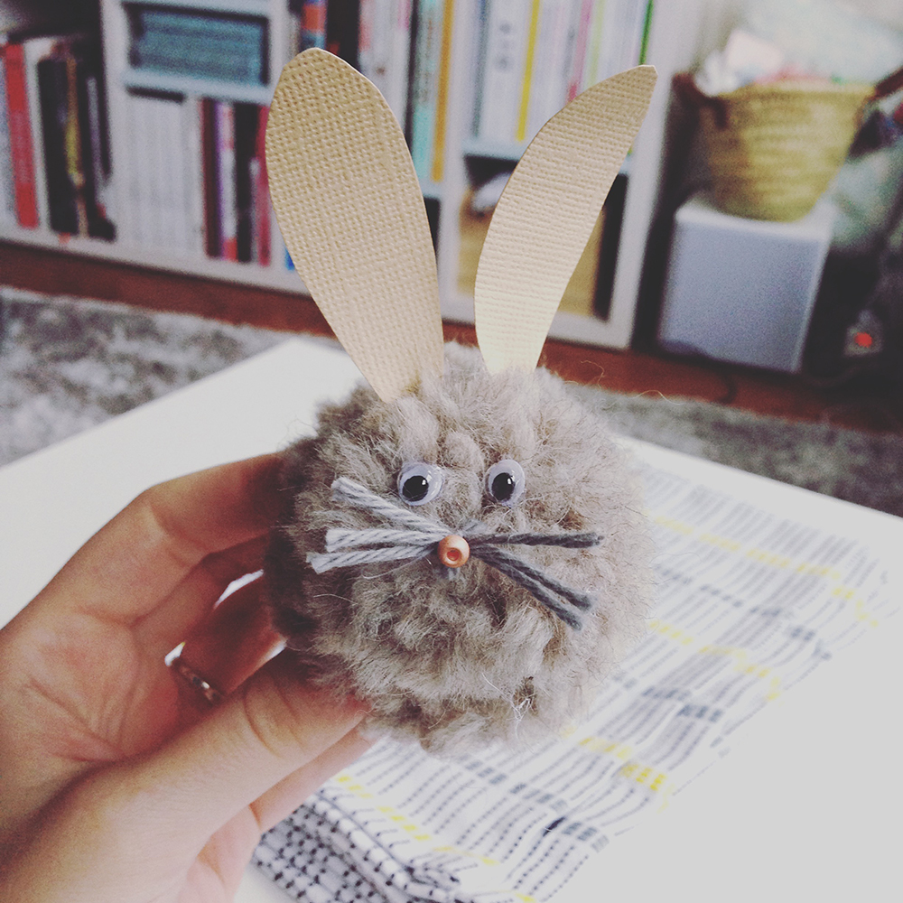 DIY : un lapin pompon pour Pâques