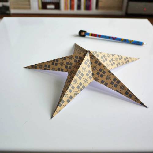 DIY de Noël : une étoile en papier plié