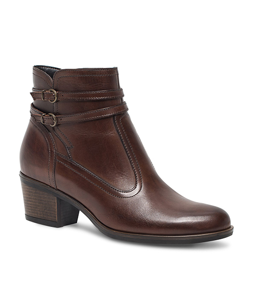 Boots en cuir marron, à double boucle, 89 euros, Eram.