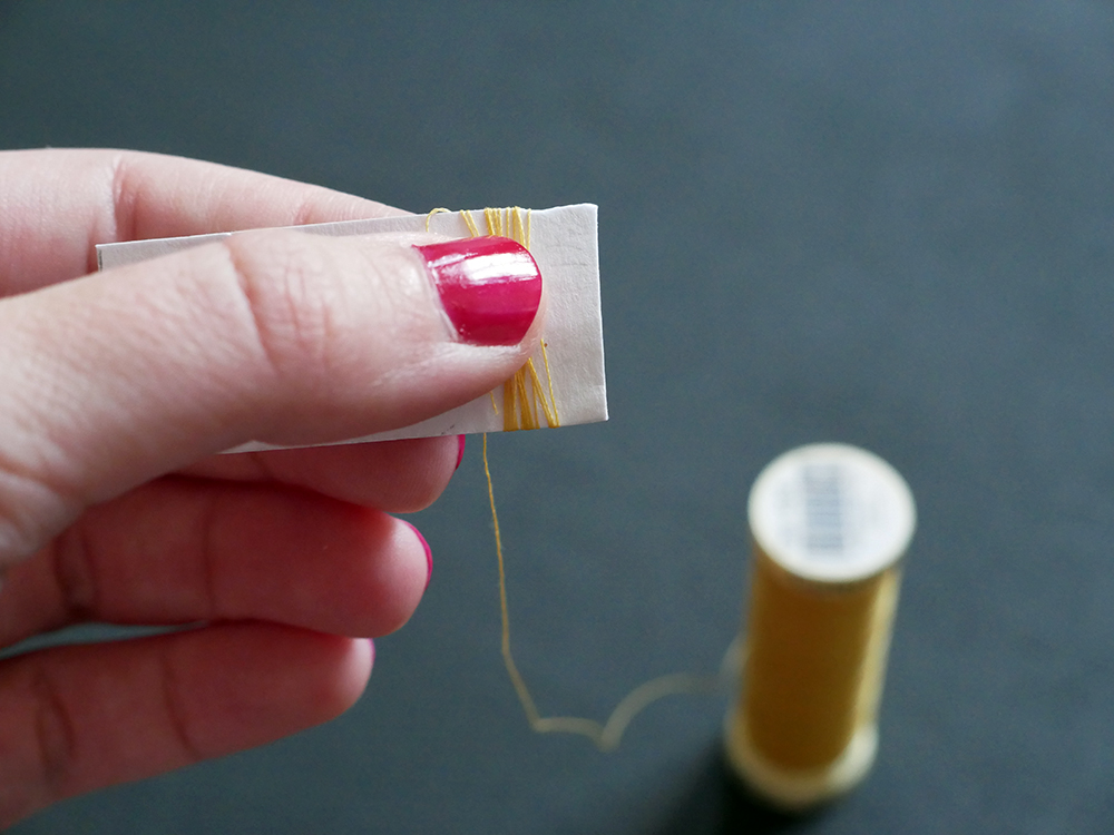 DIY : faire des boucles d'oreilles pompons