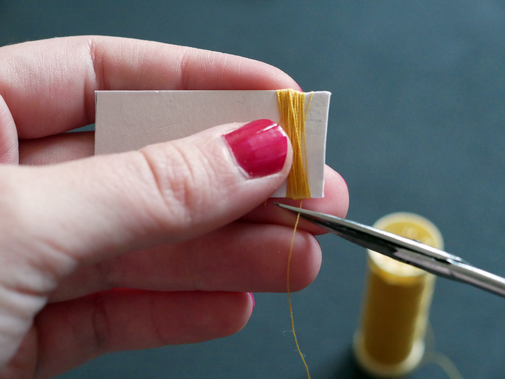 DIY : faire des boucles d'oreilles pompons