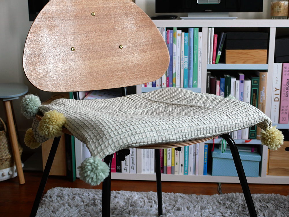 Chaise d'écolier Sostrene Grene et housse de coussin DIY