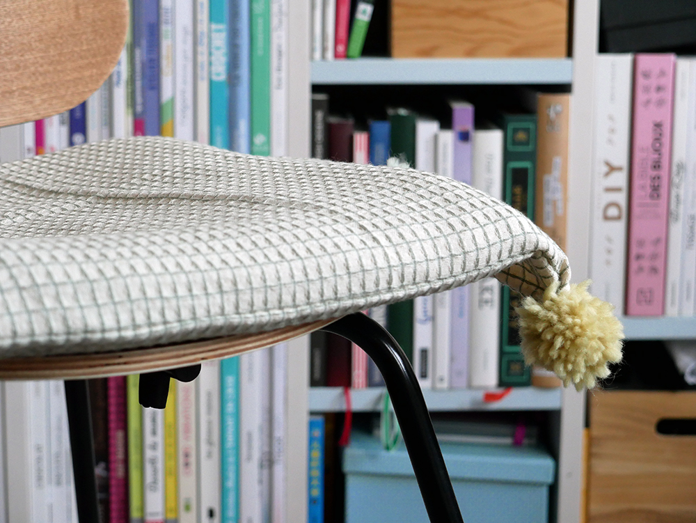 Chaise d'écolier Sostrene Grene et housse de coussin DIY