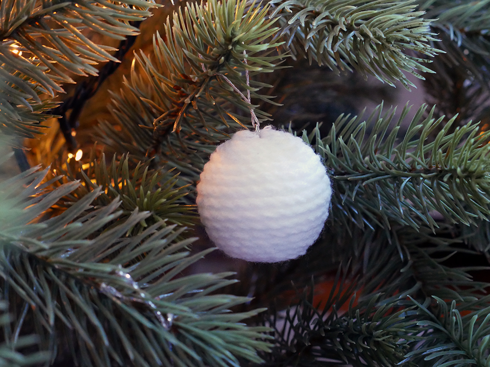 Boule de Noël recouverte de laine