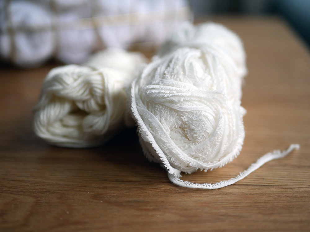 Une laine blanche texturée, simple mais qui apporte du caractère !
