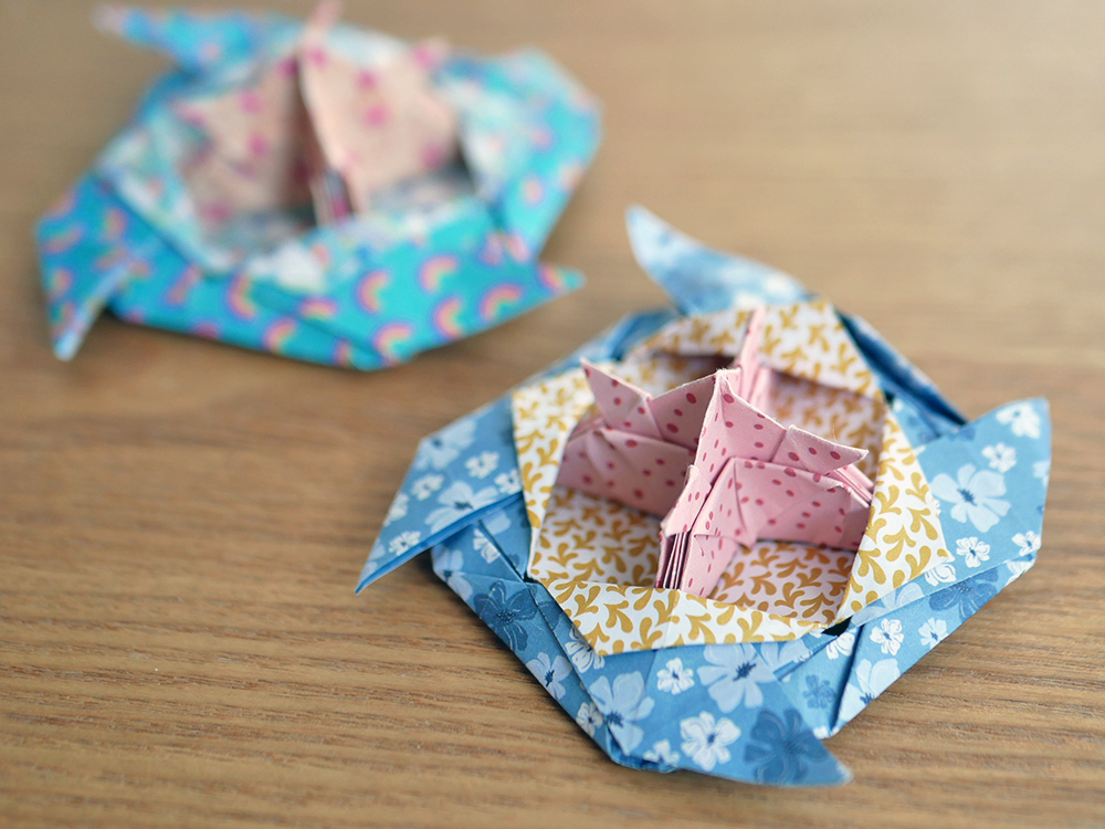 Origami : toupies en papier