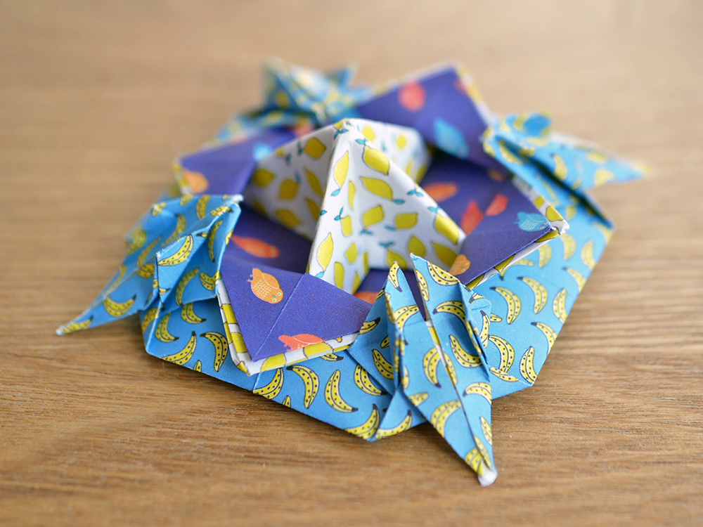 Origami : toupies en papier