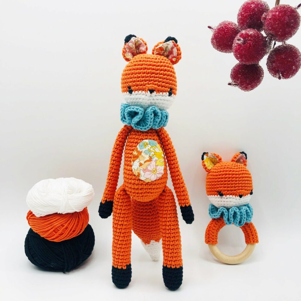 Les renardeaux : patrons hochet et poupée au crochet