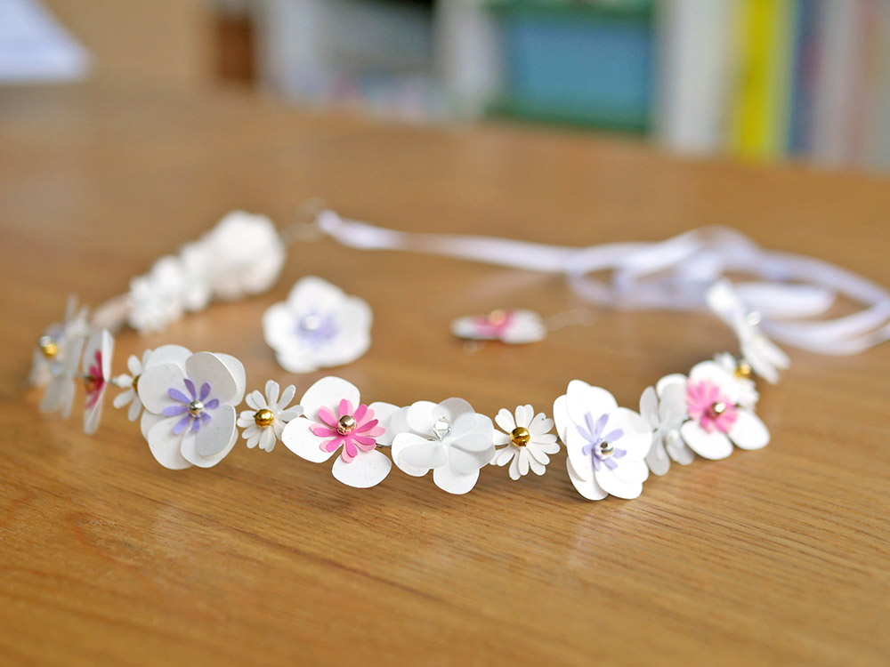 Couronne de fleurs en papier pour un mariage