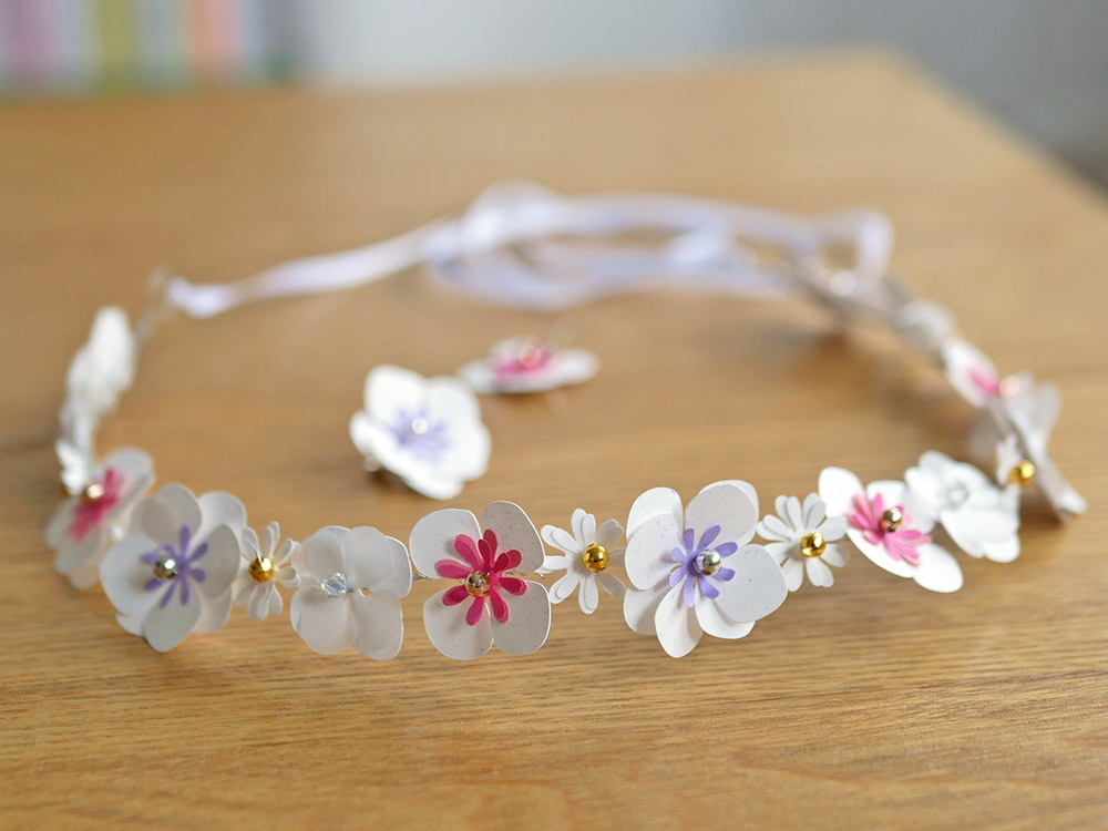 Couronne de fleurs en papier pour un mariage