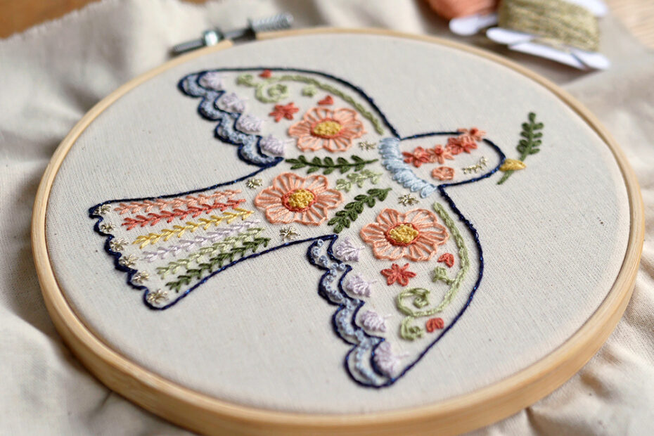 Broderie : une colombe pour le défi "Broder la paix"