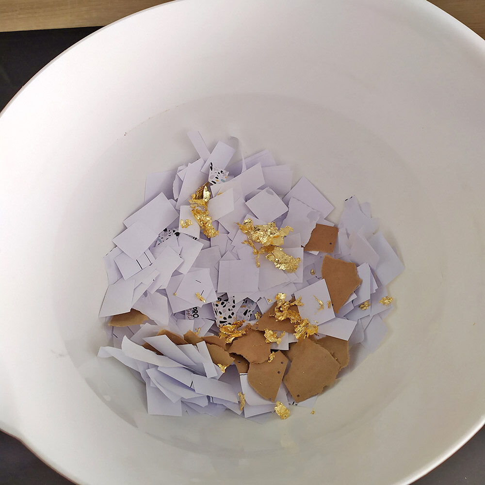 Avec du papier métallisé