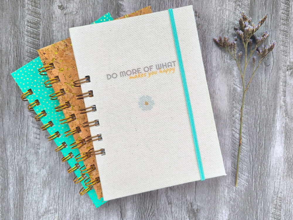 Faire une reliure pour son bullet journal : toutes les techniques