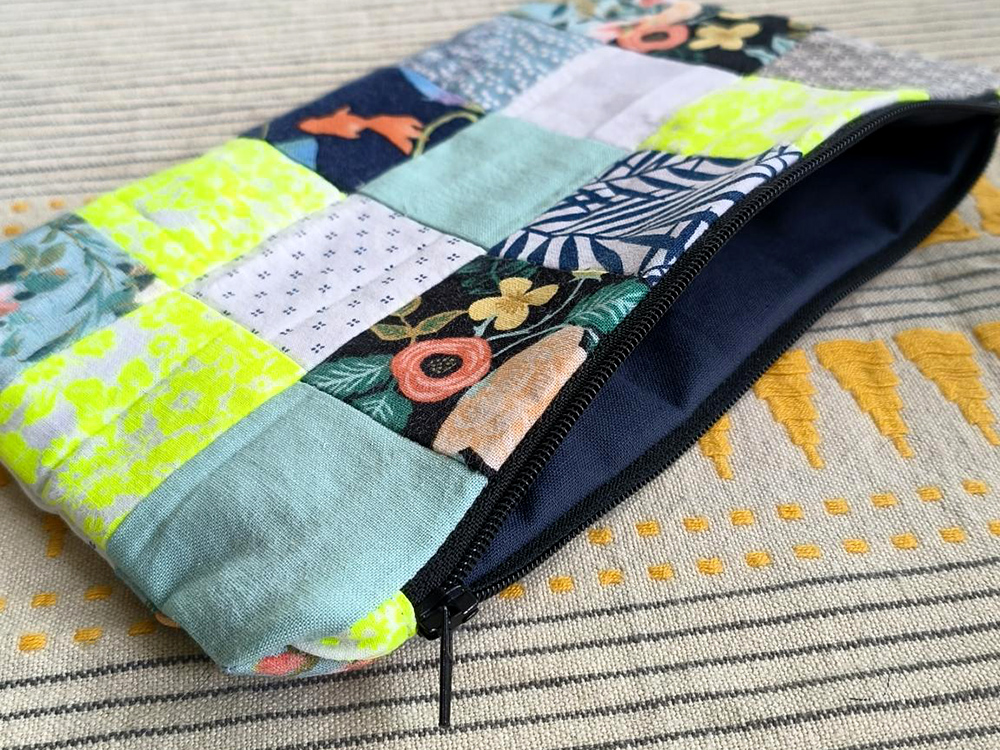 Pochette zippée cousue en patchwork