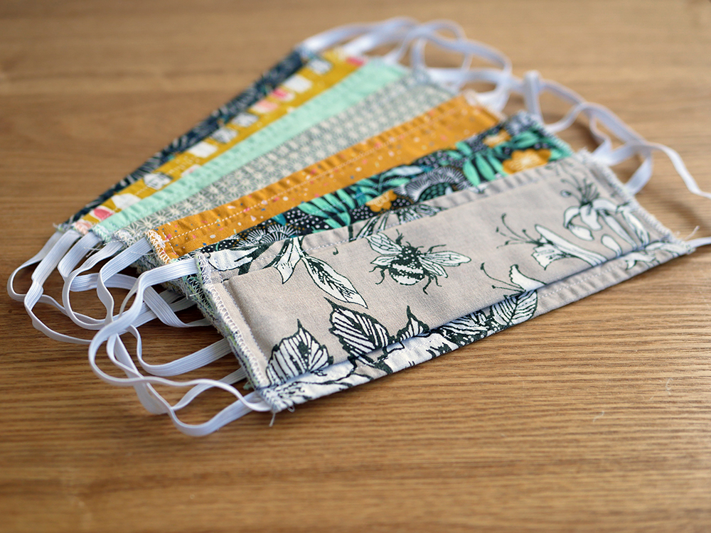 Couture : une pochette en patchwork pour recycler les masques en tissu