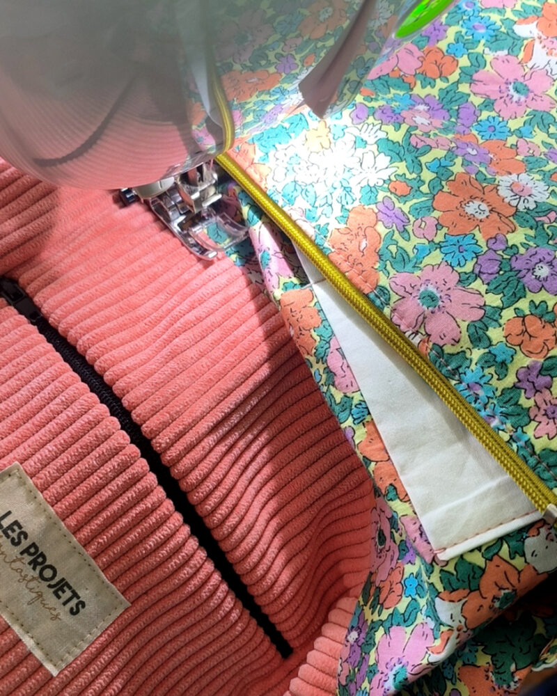 Sac à main en velours, cousu à la machine