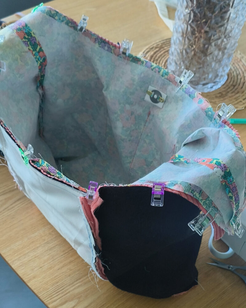 Sac à main en velours, cousu à la machine