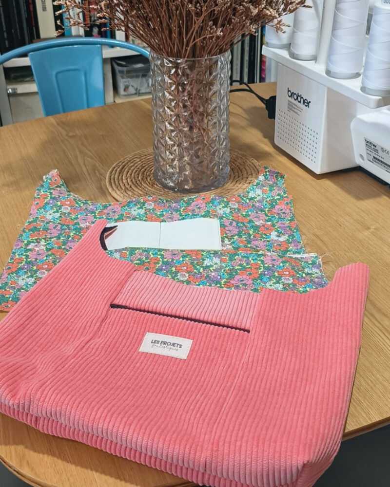 Sac à main en velours, cousu à la machine