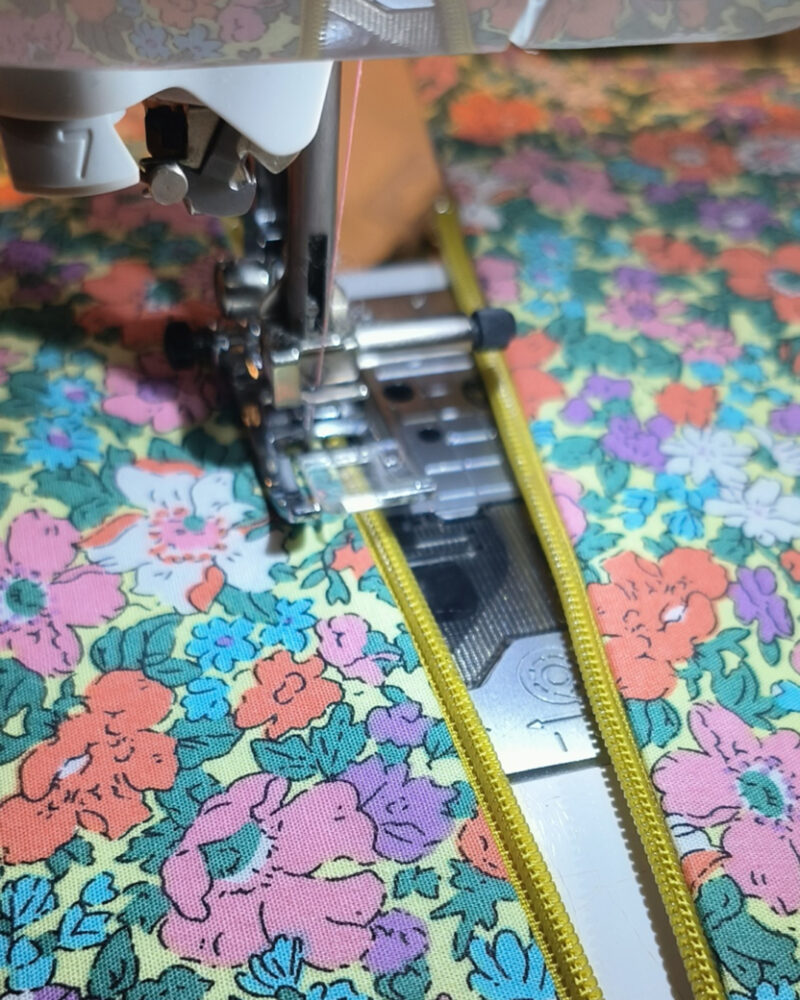 Sac à main en velours, cousu à la machine