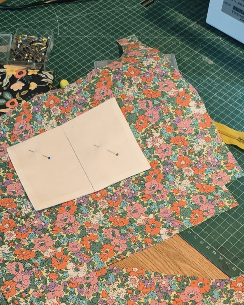 Sac à main en velours, cousu à la machine